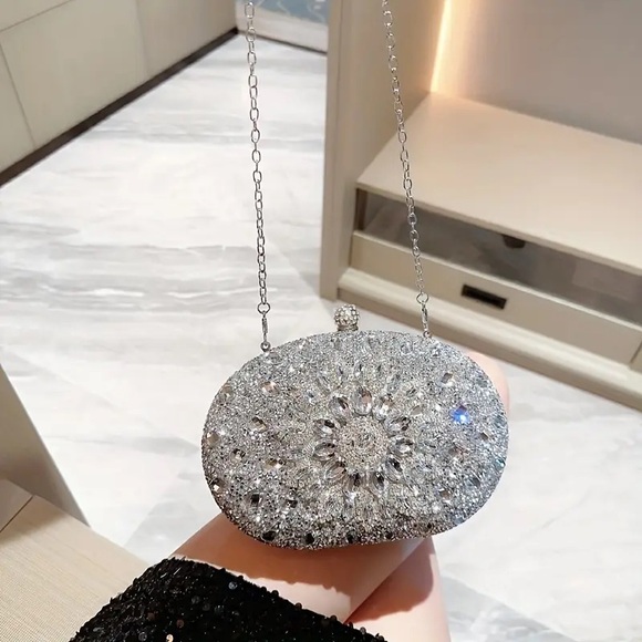 Elegant Silver‎ Crystal Clutch